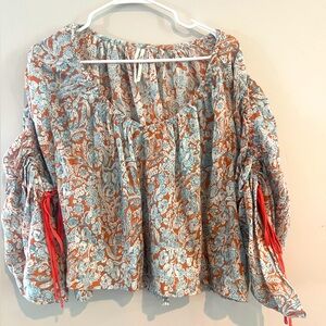 Flowy boho top. ruched, draped sleeves.